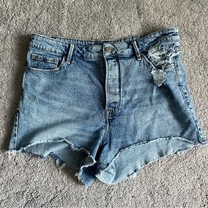 Good American bombshell jean shorts